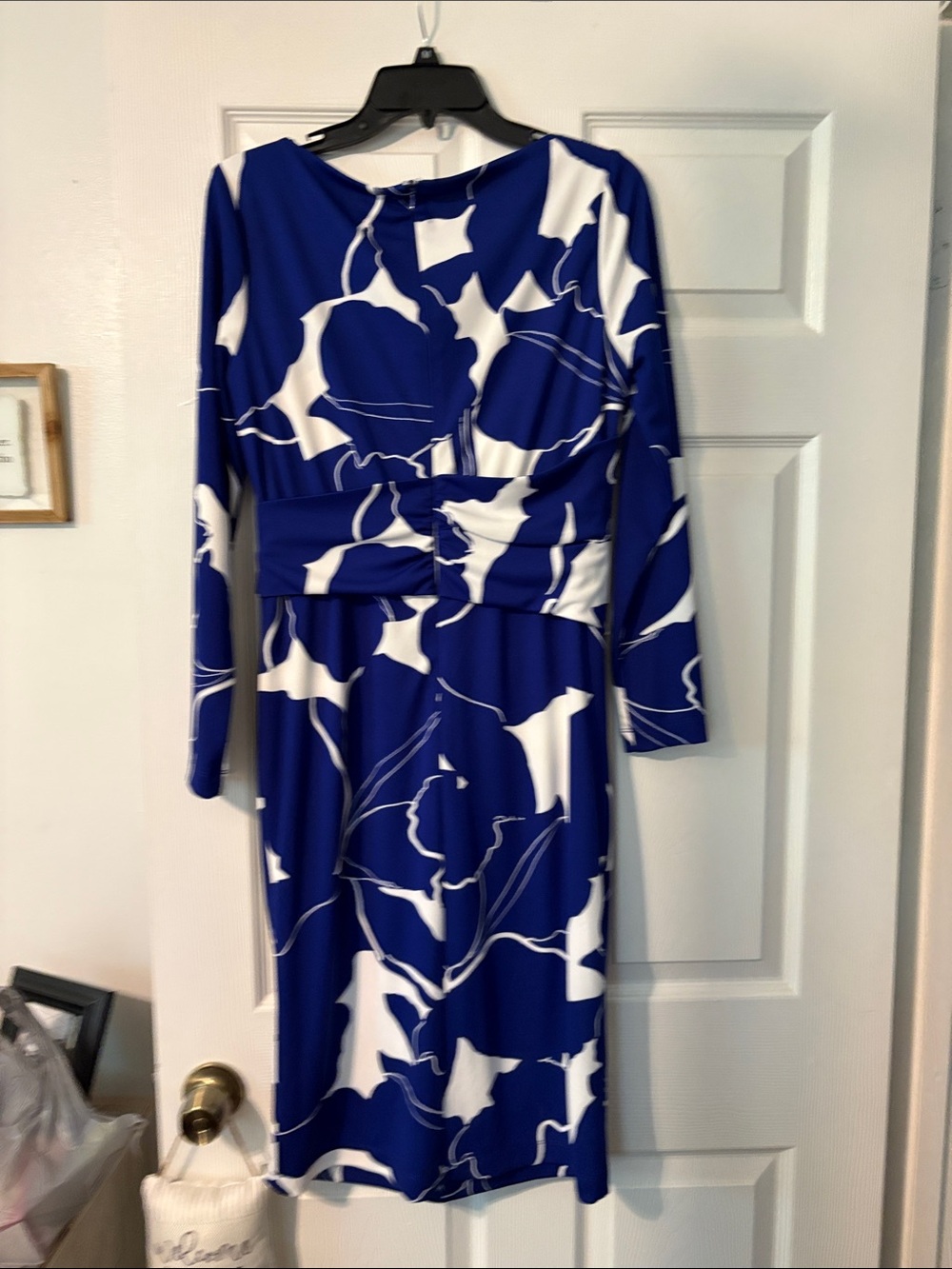 Donna Karan Blue and White Twist-Detail Long Sleeve Dress - Picture 2 of 3